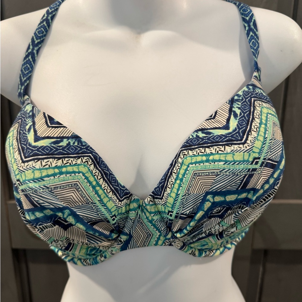 Profile Blush bikini top. Soft padded cups with underwire support.
